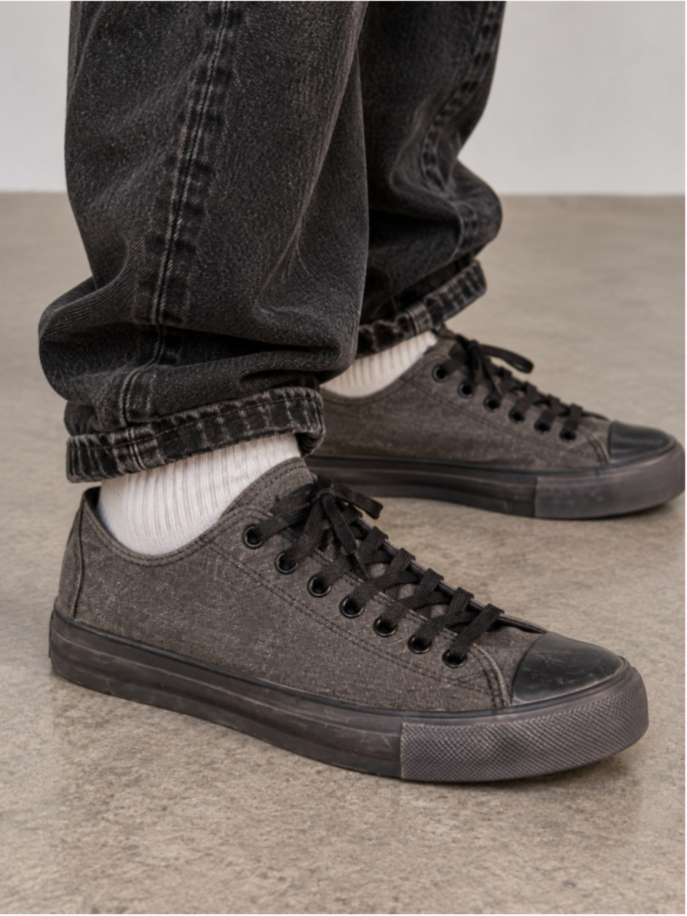 Men's Jace Low Top Canvas Sneakers Grey Size 9 NWT